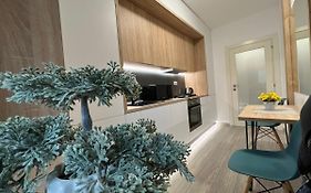 Perfect Host Palas Studio Central